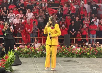 Honduras: Nasralla lanza desafío mientras Libre proclama a Rixi Moncada como su candidata presidencial