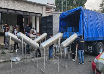 Policía guatemalteca desmantela narcolaboratorio con armas y precursores químicos