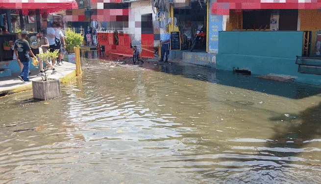 El Salvador y Honduras en alerta por fuerte oleaje en el Pacífico