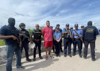 Policía nicaragüense entrega a Honduras a presunto narcotraficante buscado por EE.UU.
