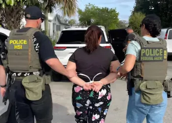 Hondureña multada con más de $1.8 millones  por ignorar orden de deportación en EEUU