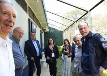Periodistas internacionales visitan en prisión a José Rubén Zamora durante el festival Centroamérica Cuenta