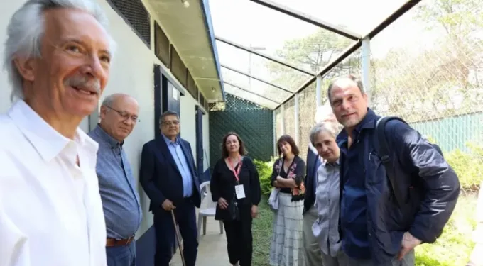 Periodistas internacionales visitan en prisión a José Rubén Zamora durante el festival Centroamérica Cuenta