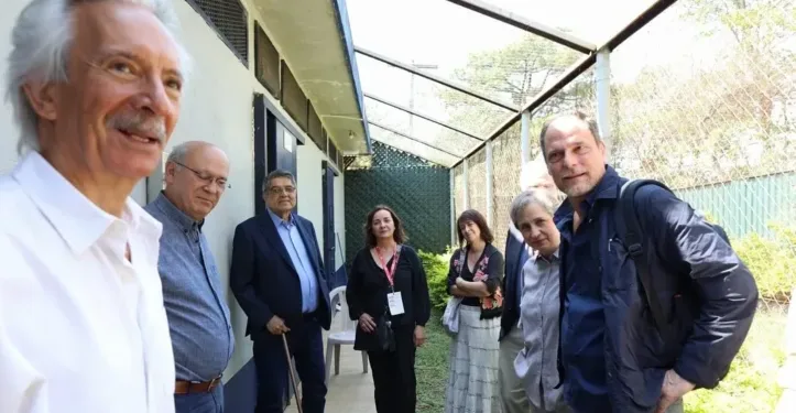Periodistas internacionales visitan en prisión a José Rubén Zamora durante el festival Centroamérica Cuenta