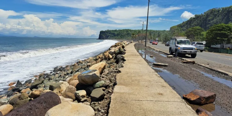Costa Rica alerta sobre fuerte oleaje e inundaciones en el litoral Pacífico