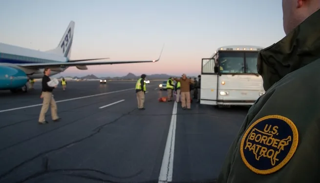 Trump alista deportación exprés de miles de solicitantes de asilo que entraron ilegalmente al país