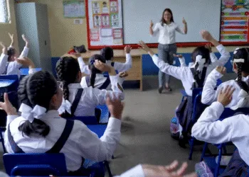 Juzgado guatemalteco ordena a sindicato de maestros en huelga reanudar clases en 48 horas y advierte multas