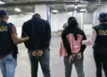 Policías guatemaltecos arrestados por acusaciones de extorsión.