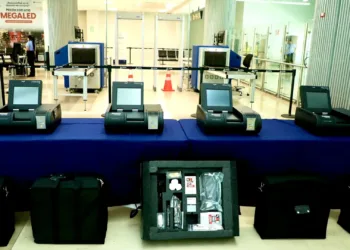 EEUU dona detectores de explosivos a El Salvador para reforzar seguridad aérea