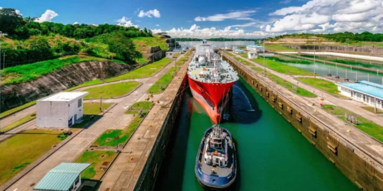 Canal de Panamá aclara: todos los buques pagan por cruzar, excepto los de Colombia