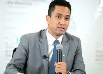 Colegio de Periodistas de Honduras denuncia persecución judicial contra Dagoberto Rodríguez por parte del ministro de Finanzas