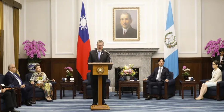 ¿Cuáles son los acuerdos firmados por Guatemala y Taiwán en la visita oficial de Bernardo Arévalo?
