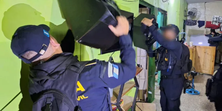 Requisa nocturna en prisión guatemalteca: reos tenían hasta reptiles de mascotas