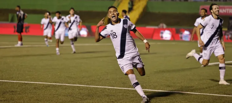Guatemala remonta, golea y sueña con el Mundial 2026