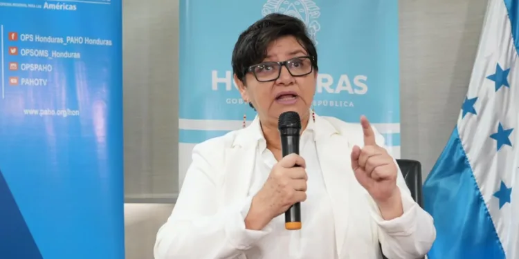 Honduras defiende labor de médicos cubanos pese a advertencias de EE UU