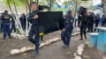 Pantallas decomisadas durante una requisa en un penal de Guatemala. Según la policía, algunas comodidades para los reos han sido autorizadas por jueces.
