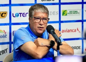 El Bolillo Gómez no convence aún a la afición salvadoreña, a pesar de la clasificación