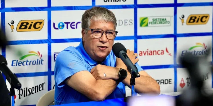 El Bolillo Gómez no convence aún a la afición salvadoreña, a pesar de la clasificación