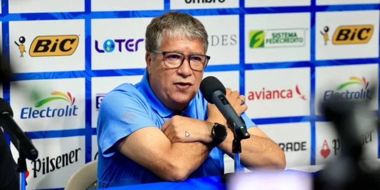 El Bolillo Gómez no convence aún a la afición salvadoreña, a pesar de la clasificación