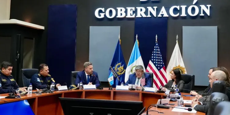 Guatemala y EE UU crean fuerza de tarea conjunta para capturar fugitivos