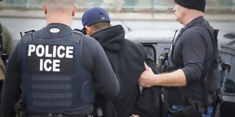 Honduras confirma la detención de 30 de sus ciudadanos por ICE en California