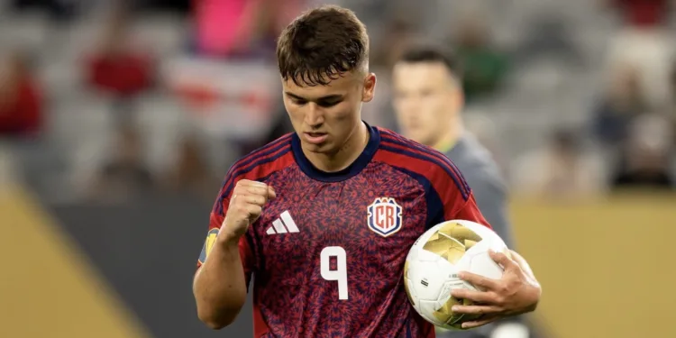 Costa Rica vence a Surinam con dramática remontada en la Copa Oro 2025