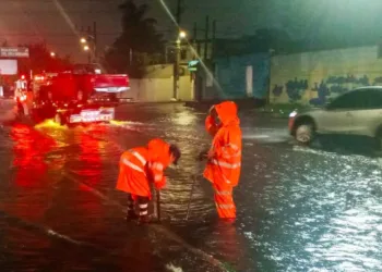 El Salvador decreta alerta amarilla por lluvias; Honduras mantiene la verde y Guatemala enfrenta emergencia por depresión tropical