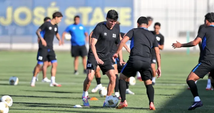 El Salvador y Honduras debutan este martes en la Copa Oro 2025