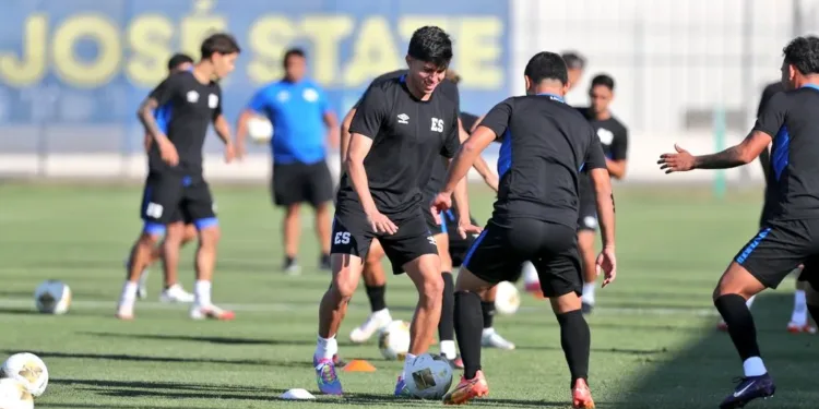 El Salvador y Honduras debutan este martes en la Copa Oro 2025
