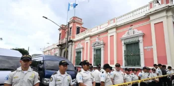 Allanamiento al Tribunal Supremo Electoral (TSE) de Guatemala (imagen tomada de Prensa Comunitaria).