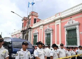Fiscalía allana nuevamente el Tribunal Electoral de Guatemala y detiene a sindicalista