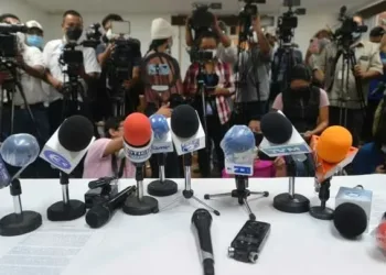 Organizaciones internacionales de prensa en alerta por denuncias de exilio forzado de periodistas en El Salvador