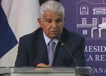 Mulino busca atraer inversión extranjera para convertir a Panamá en hub logístico