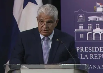 Presidente de Panamá suspende millonaria compra de alimentos escolares y cierra la puerta a revertir reformas de Caja del Seguro Social