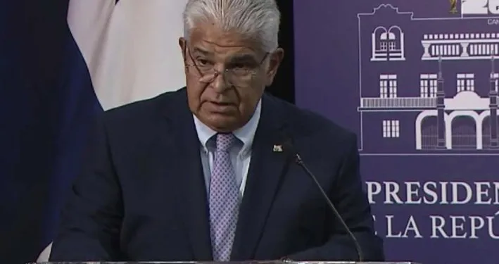 Presidente de Panamá suspende millonaria compra de alimentos escolares y cierra la puerta a revertir reformas de Caja del Seguro Social