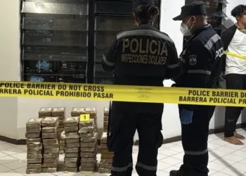 Policía de El Salvador incauta 134 kilos de cocaína a 10 millas náuticas de su costa