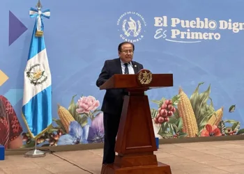 Guatemala enfrenta posible alza en los precios de los combustibles por crisis en Medio Oriente, advierte el Gobierno