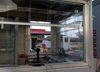 Sigue el vandalismo, saqueos y estado de urgencia en Bocas del Toro mientras el gobierno refuerza presencia policial