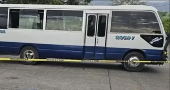 Una persona muerta y dos heridos dejó un asalto en un microbús colectivo en San Pedro Sula, Honduras.