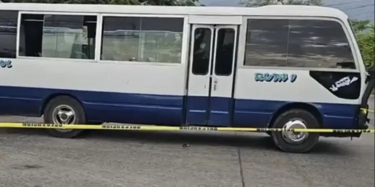 Violento asalto en bus de la ruta 1 deja un muerto y dos heridos en San Pedro Sula