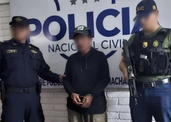 Guatemala entrega a El Salvador a presunto pandillero del Barrio 18 capturado en Escuintla