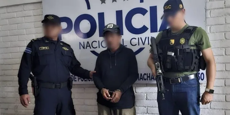 Guatemala entrega a El Salvador a presunto pandillero del Barrio 18 capturado en Escuintla