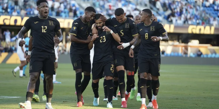 Honduras ruge en la Copa Oro y El Salvador se despide sin gloria