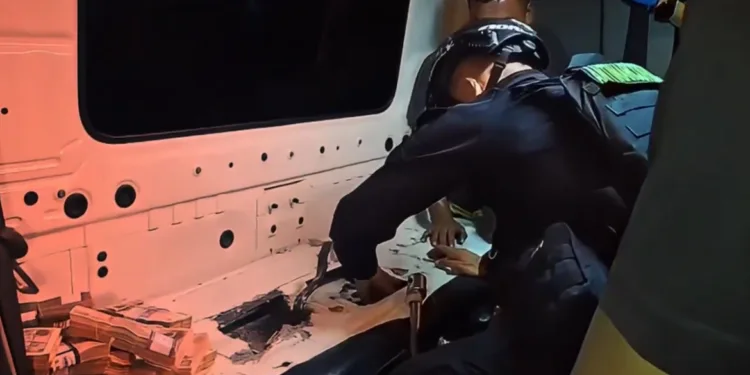 Más de $185 mil en efectivo fueron hallados escondidos en un camión en ruta al Atlántico de Guatemala