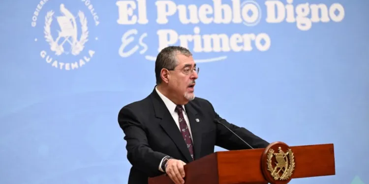 Guatemala ofrecerá asilo a migrantes nicaragüenses deportados por Estados Unidos