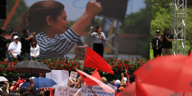 Candidata oficialista hondureña habla en aniversario del golpe de Estado y oficialismo despliega recursos públicos para apoyarla