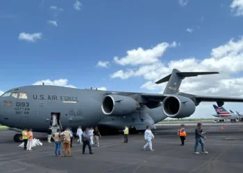 EEUU deporta a migrantes nicaragüenses en vuelo militar y advierte sobre aplicación estricta de leyes migratorias