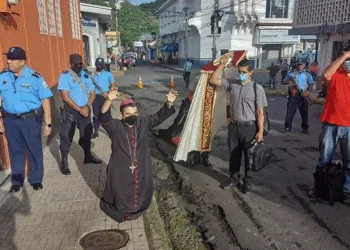 Obispos y sacerdotes nicaragüenses han sufrido acoso, cárcel, persecución, exilio y destierro por parte de la dictadura Ortega-Murillo. Otras denominaciones religiosas también han sido perseguidas.