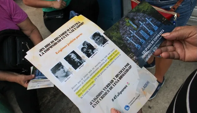 Tres exmilitares salvadoreños reciben 15 años por crimen de guerra contra periodistas holandeses