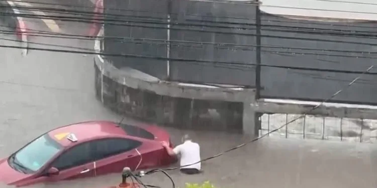 Más de 65 inundaciones en 36 horas por intensas lluvias en Costa Rica